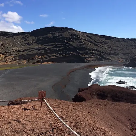 House With 3 Bedrooms In El Golfo, Lanzarote, With Terrace And Wifi Near The Apartment *