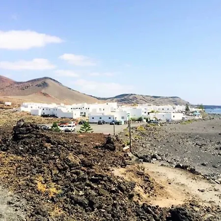 House With 3 Bedrooms In El Golfo, Lanzarote, With Terrace And Wifi Near The Apartment *